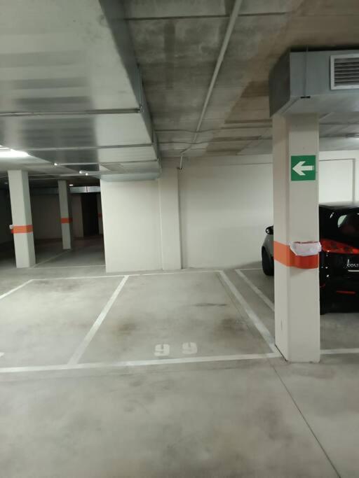 ¡Al Lado De La Clinica Oftalmologica Vega! Oviedo Exterior foto